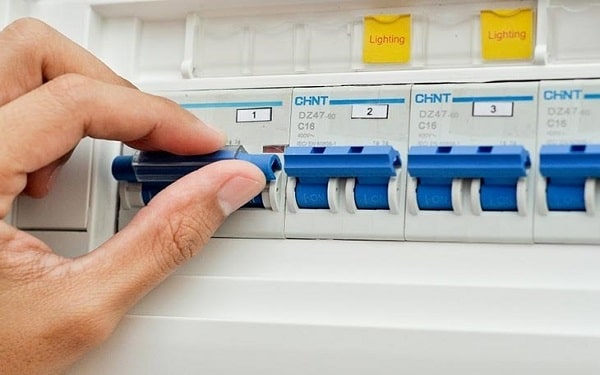 Nên tắt máy lạnh khi không cần thiết